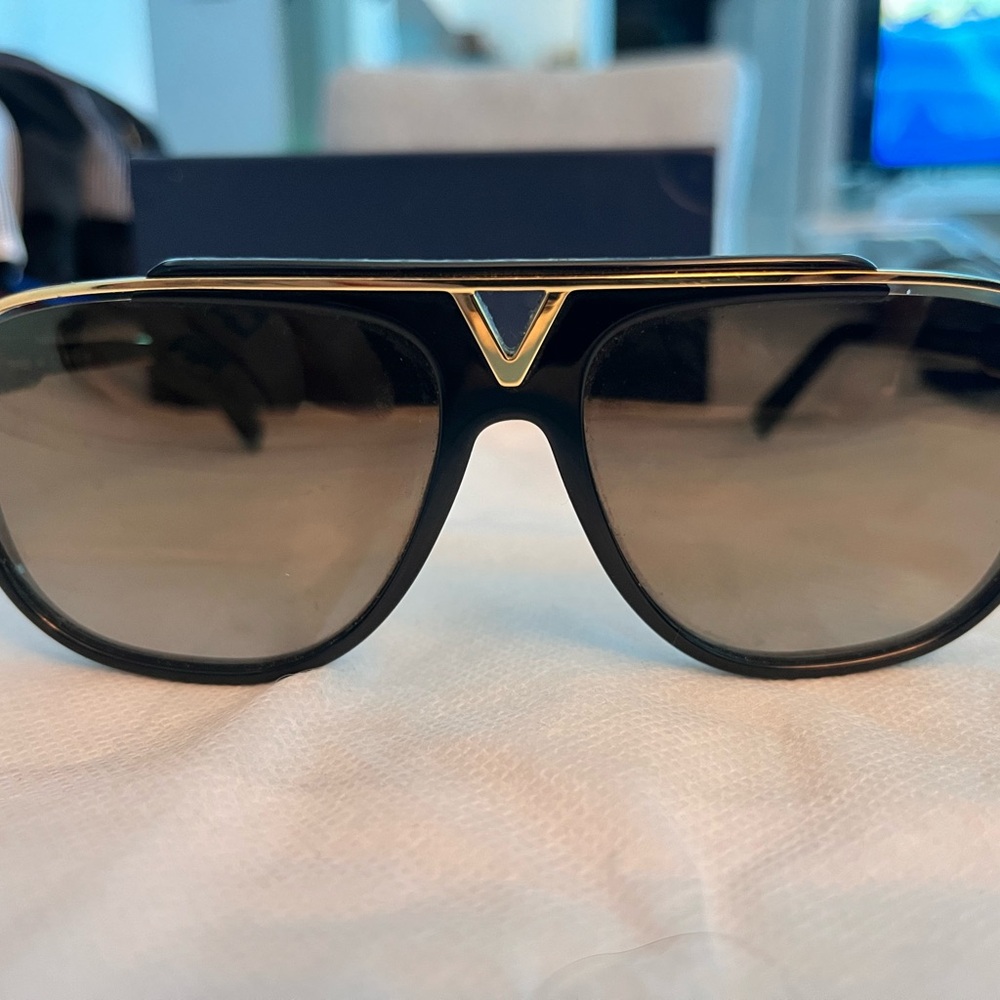 Louis Vuitton Black and Gold Men's Glasses